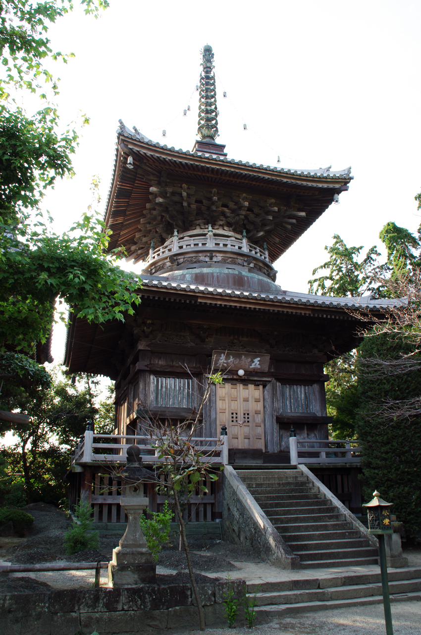霊山寺多宝塔